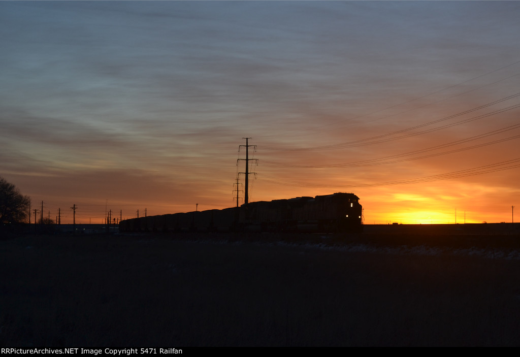 Sunrise over Keenesburg - BNSF 8543/9862